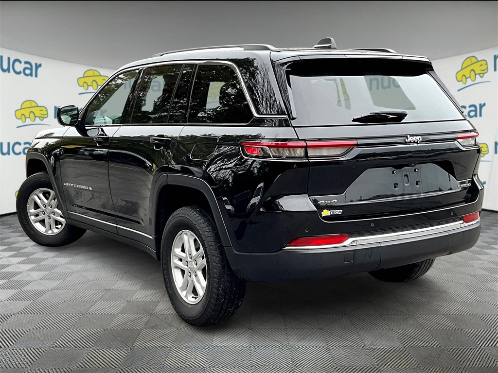 2023 Jeep Grand Cherokee Laredo photo 4