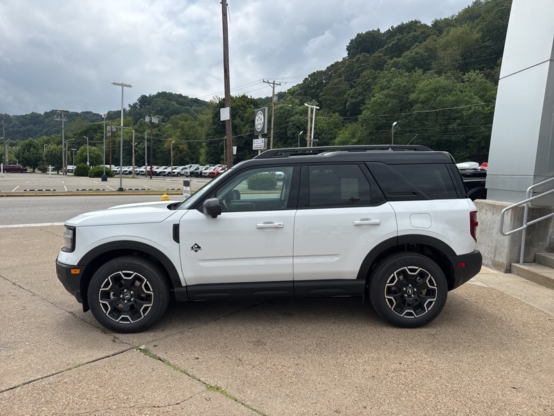2025 Ford Bronco Sport Outer Banks photo 2