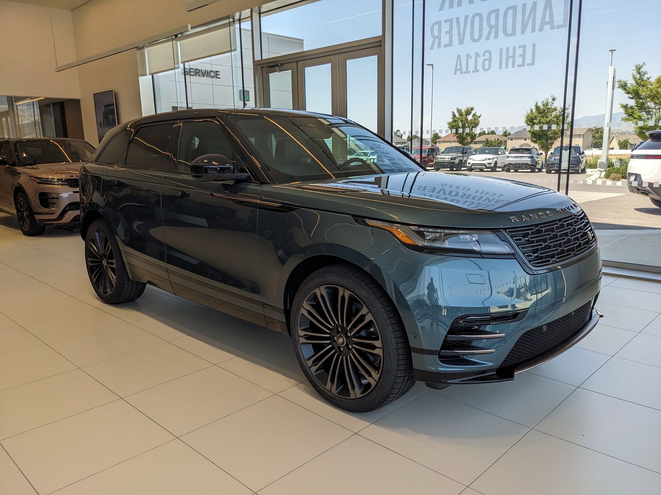 2026 Land Rover Range Rover Velar P400 Autobiography photo 2