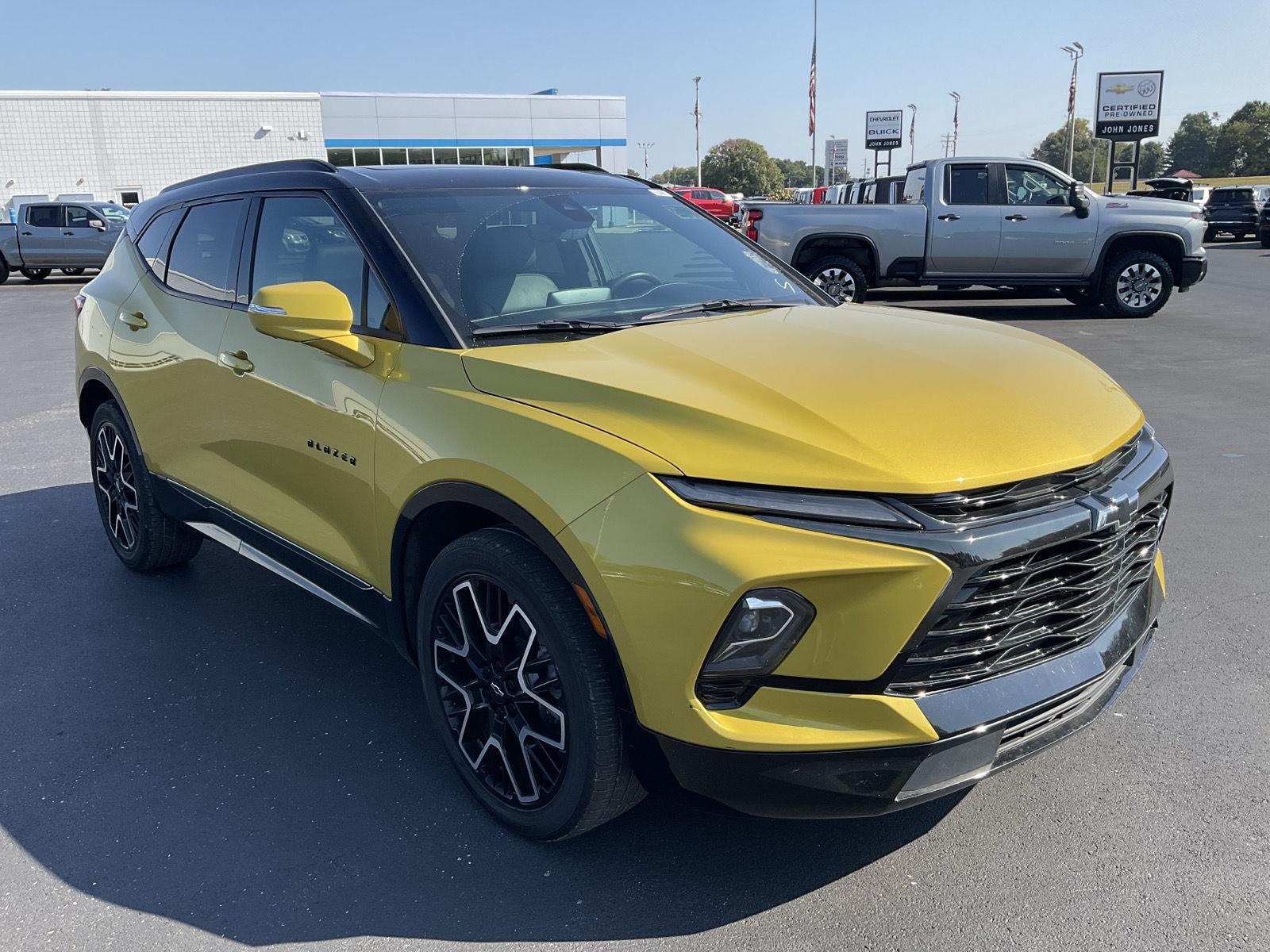 2023 Chevrolet Blazer RS photo 2