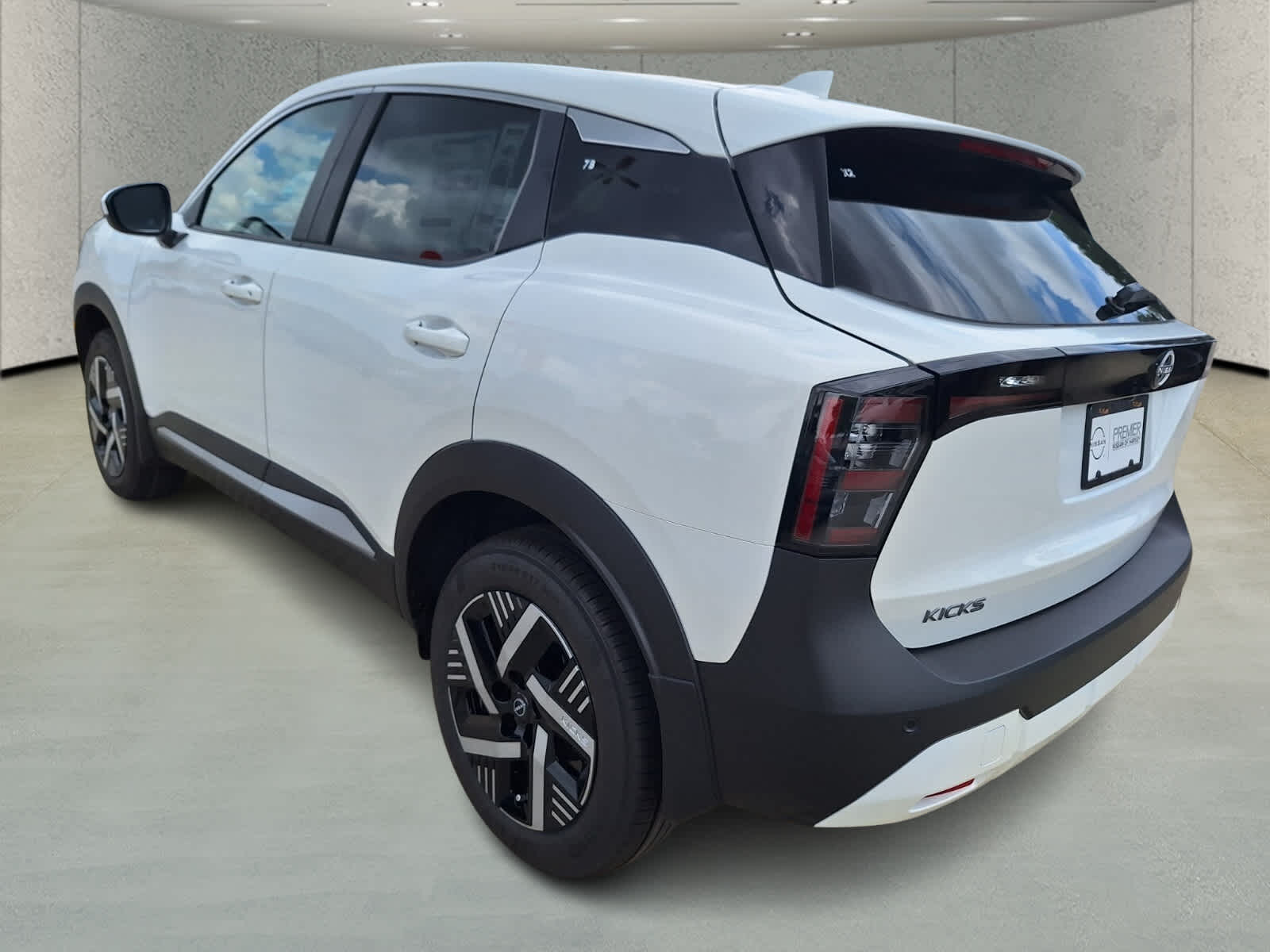 2025 Nissan Kicks SV photo 3