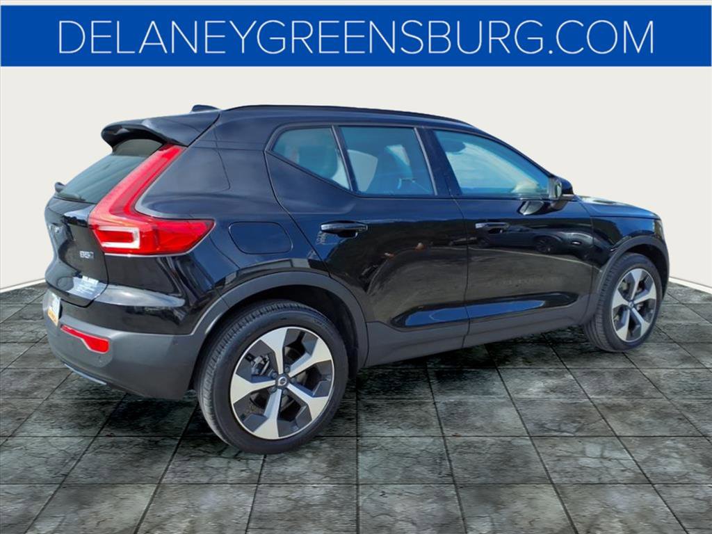 2023 Volvo XC40 Plus photo 2