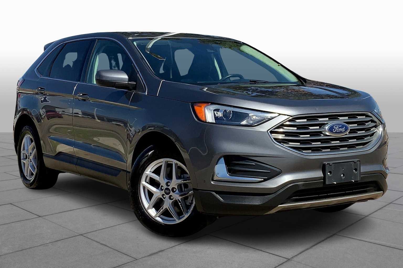 2022 Ford Edge SEL photo 2