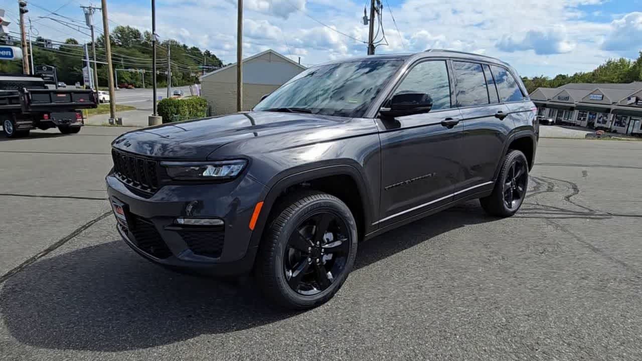 2025 Jeep Grand Cherokee Limited photo 2