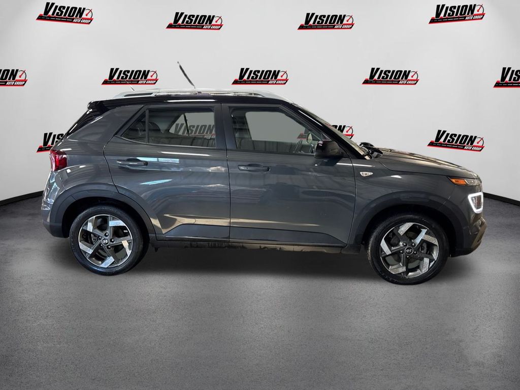 2023 Hyundai Venue Limited photo 3