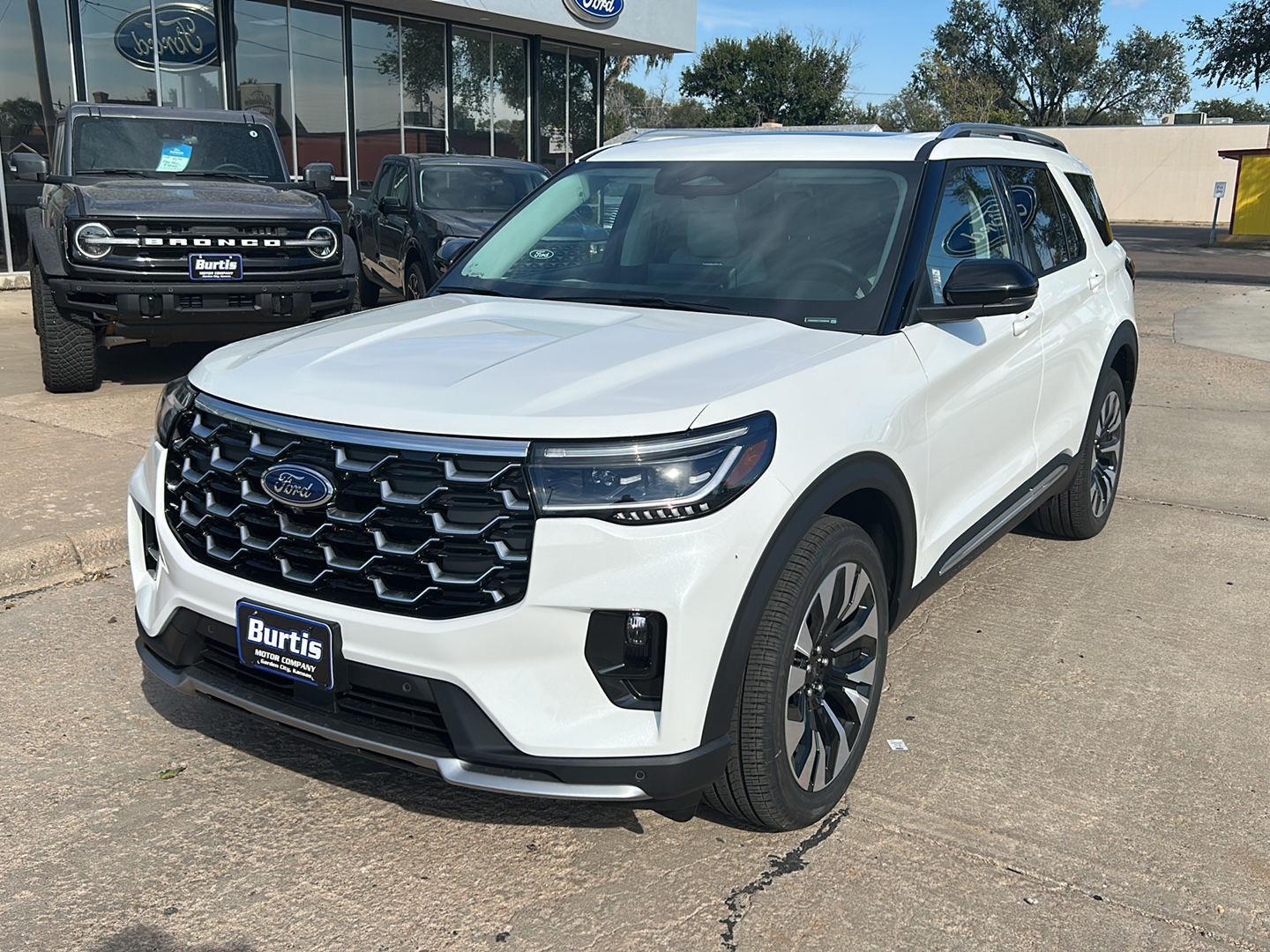 2026 Ford Explorer Platinum photo 3