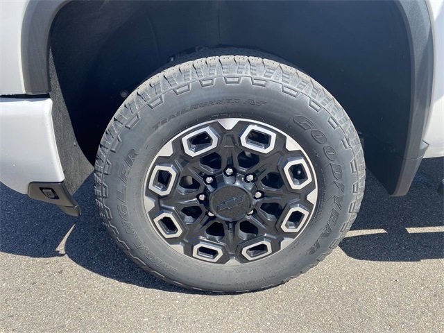 2024 Chevrolet Silverado 2500HD High Country photo 2