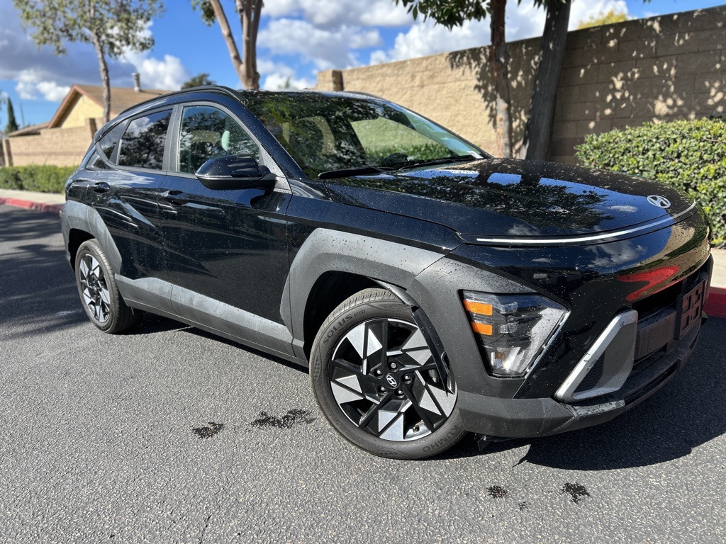 Used 2024 Black Hyundai SEL image 1