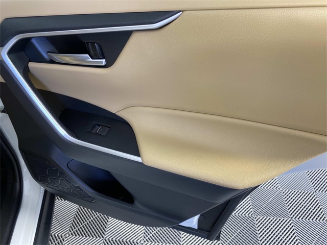 2022 Toyota RAV4 XLE photo 17