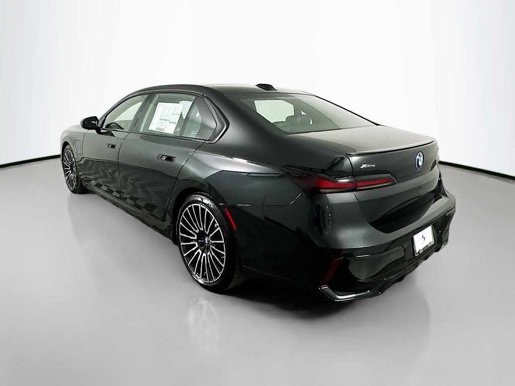 2026 Bmw 750e photo 7