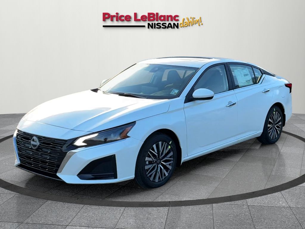 2025 Nissan Altima SV photo 3