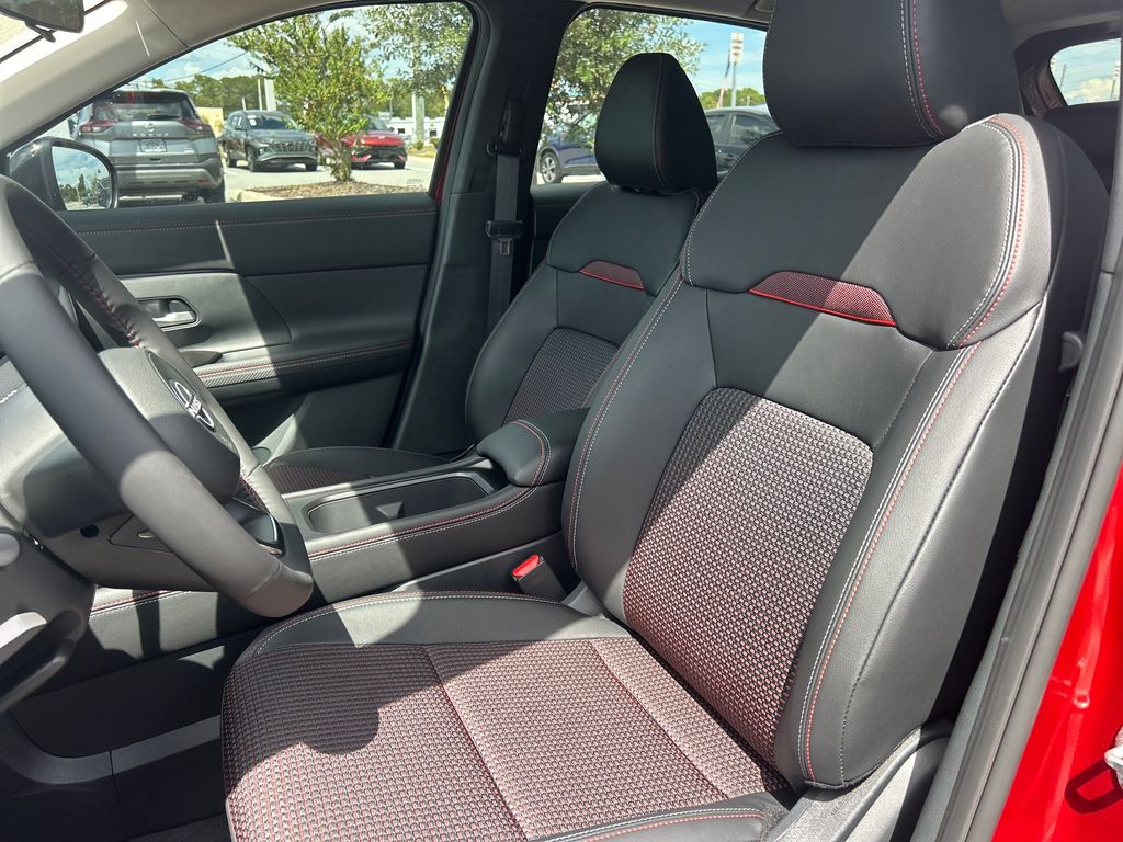 2026 Nissan Kicks SR photo 13