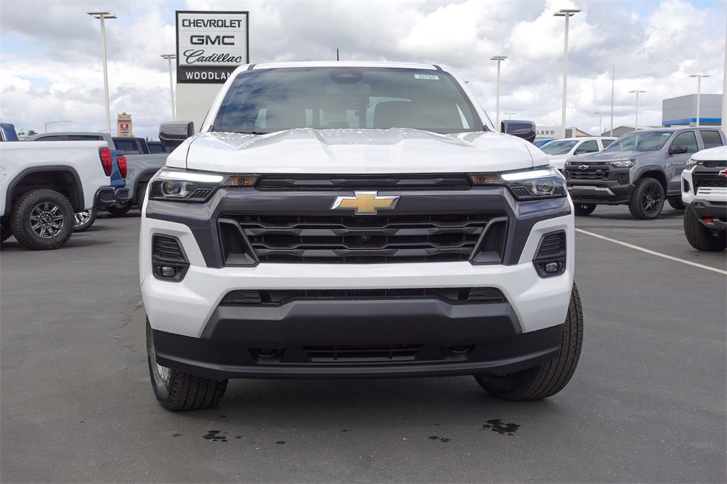 2025 Chevrolet Colorado Work Truck LT photo 2