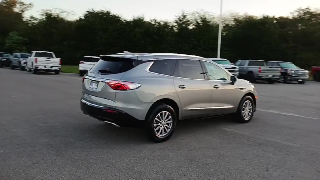 2024 Buick Enclave Premium photo 8