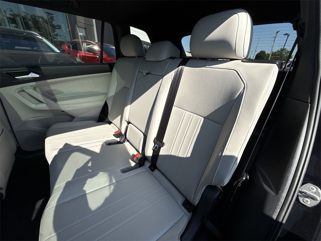 2023 Volkswagen Tiguan SE R-Line Black photo 23