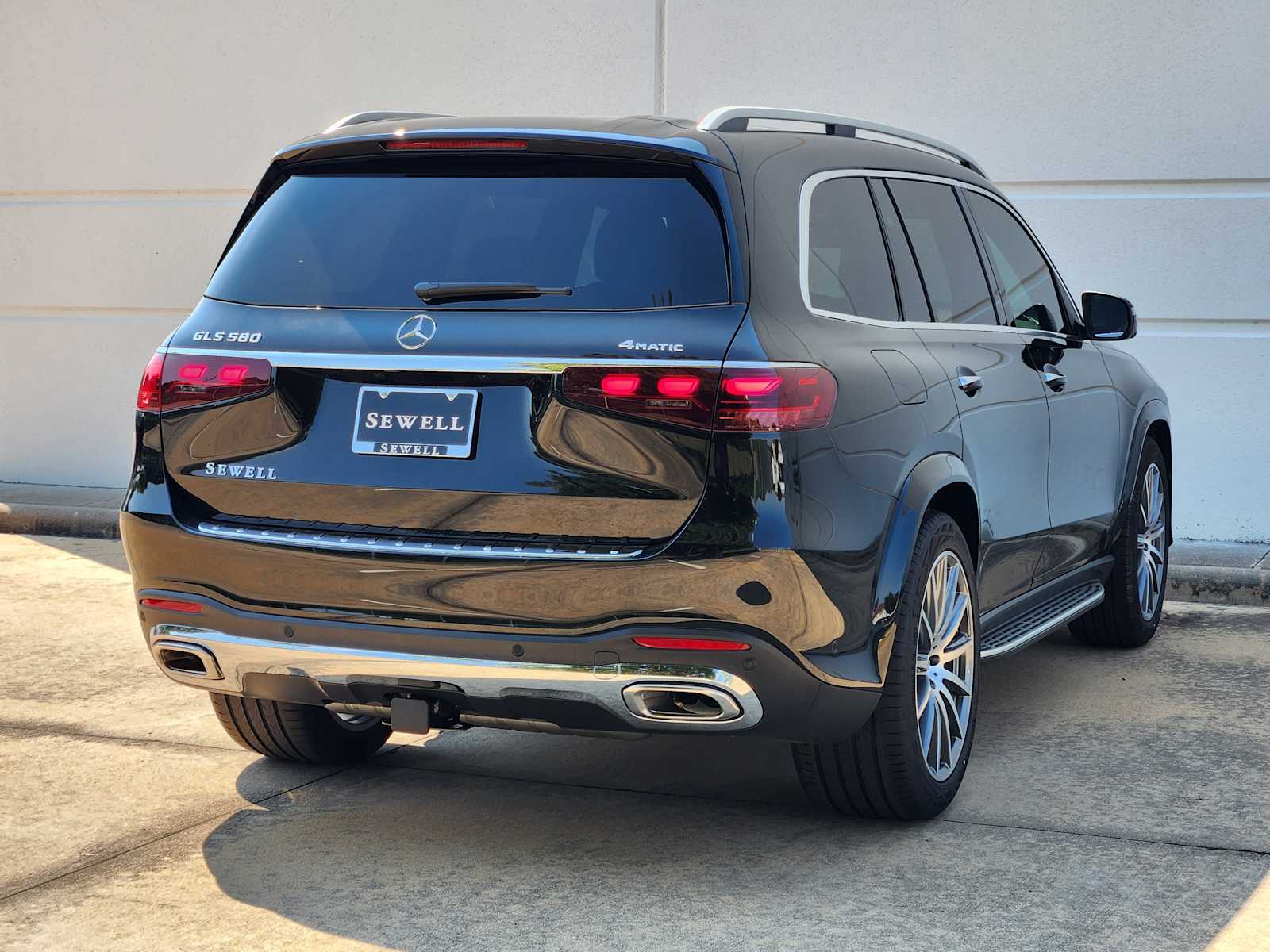 2026 Mercedes Benz GLS 580 4MATIC photo 4