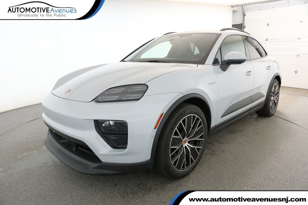 2025 Porsche Macan Base's photo