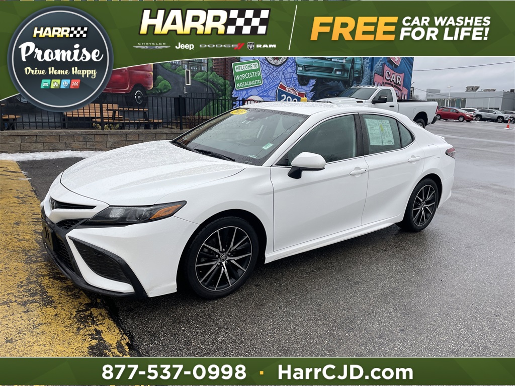 2021 Toyota Camry SE's photo