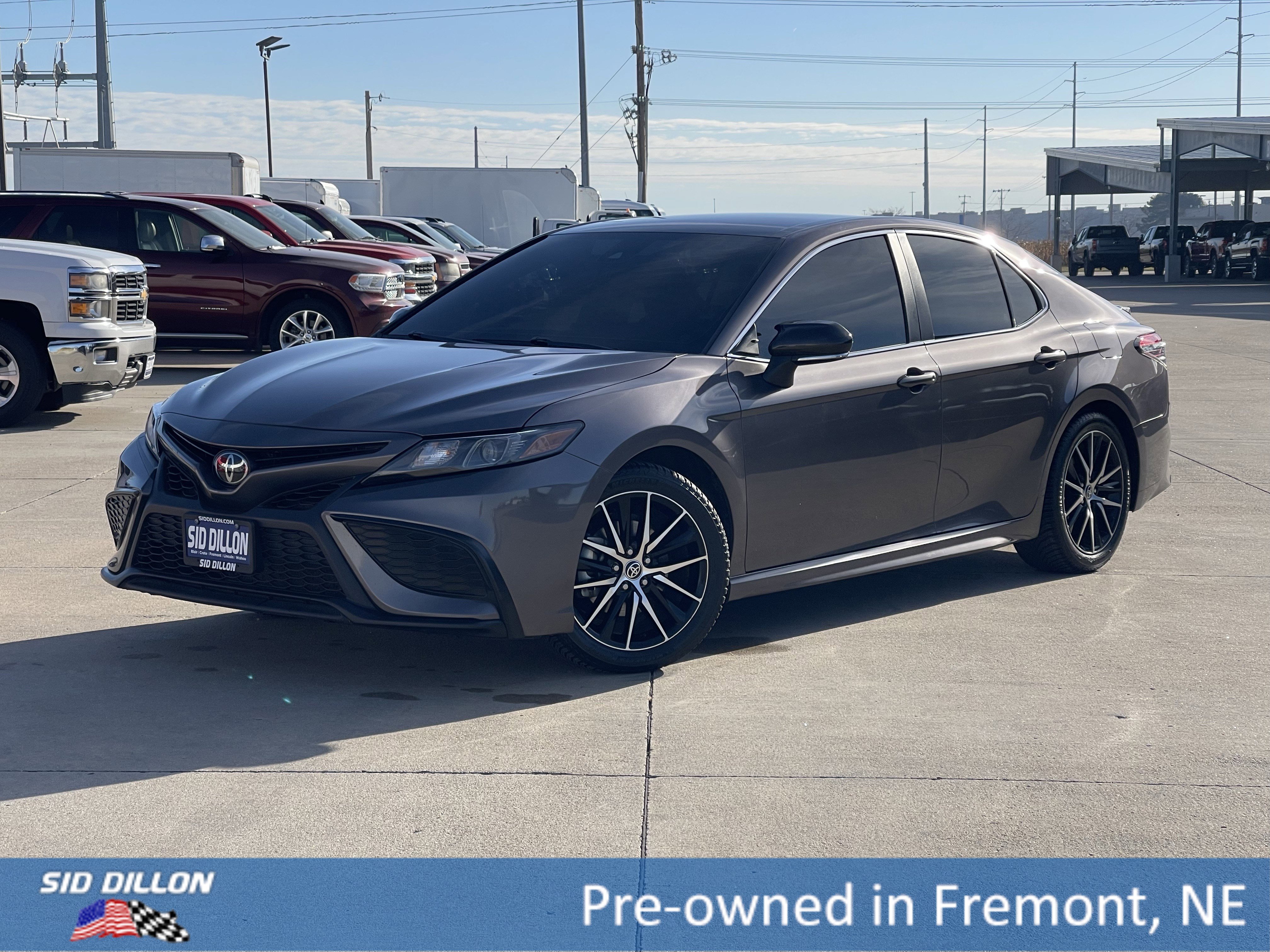 2023 Toyota Camry SE's photo