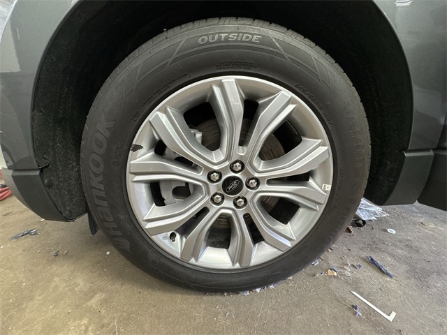 2024 Ford Edge Titanium photo 10