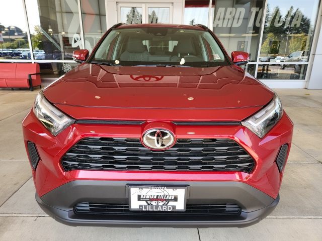 2025 Toyota RAV4 XLE photo 4