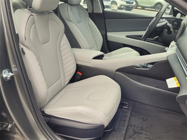 2025 Hyundai Elantra Hybrid Limited photo 17