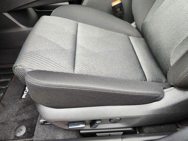 2025 Nissan Rogue SV photo 8