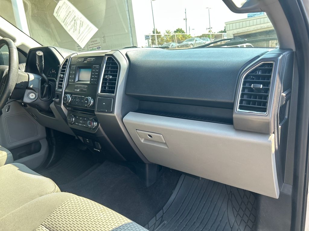 2016 Ford F-150 XLT photo 9