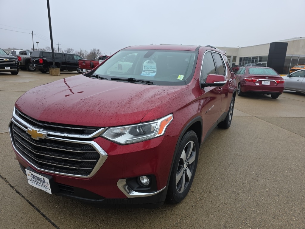 2018 Chevrolet Traverse 3LT photo 2