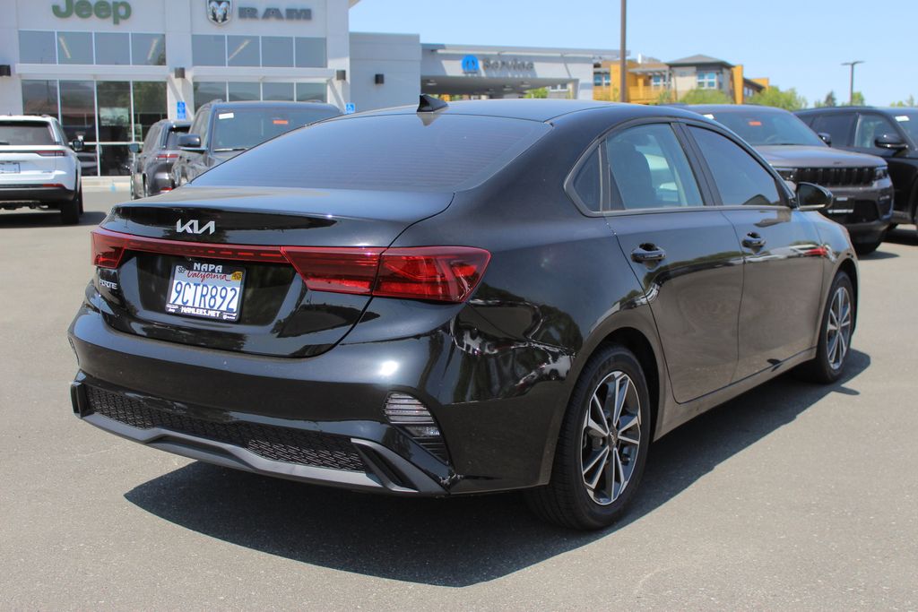 2023 Kia Forte LXS photo 5