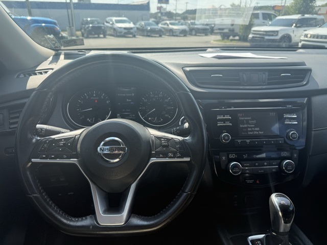 2017 Nissan Rogue SV photo 14