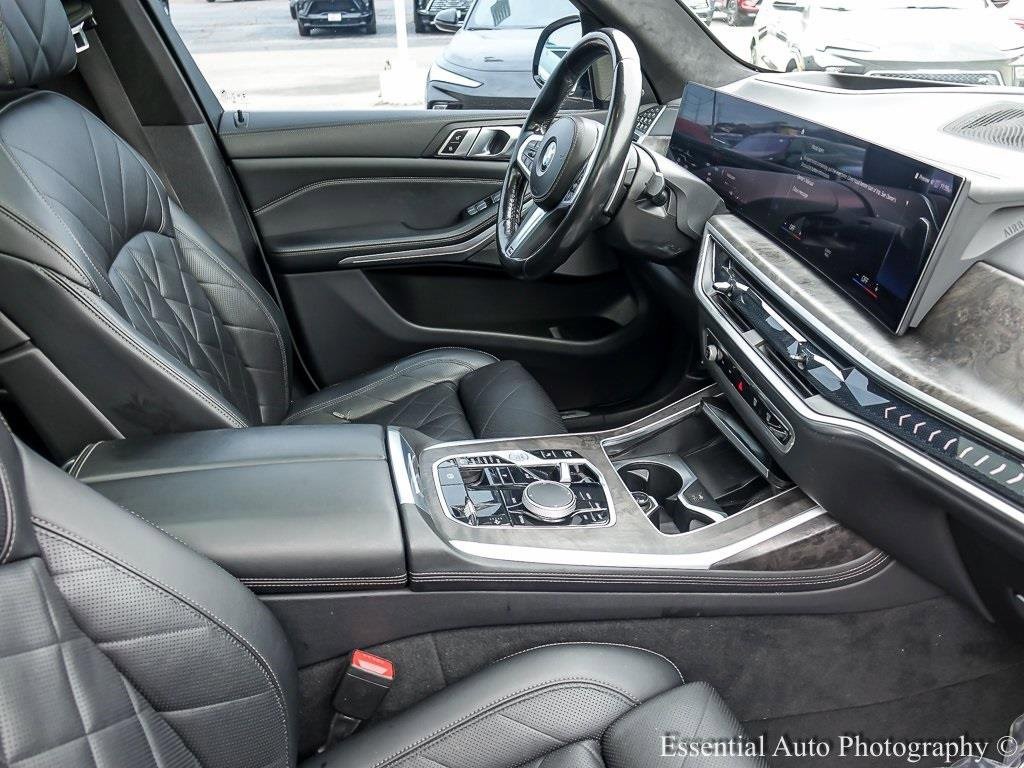 2023 BMW X7 - Image 29