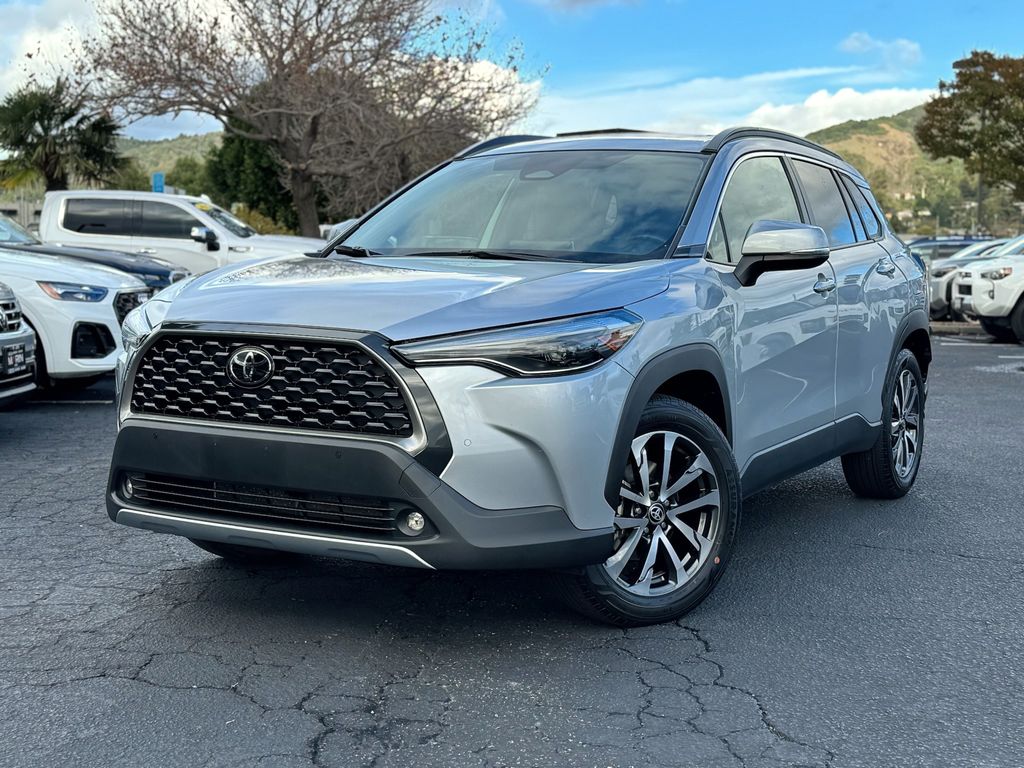 2023 Toyota Corolla Cross XLE photo 2