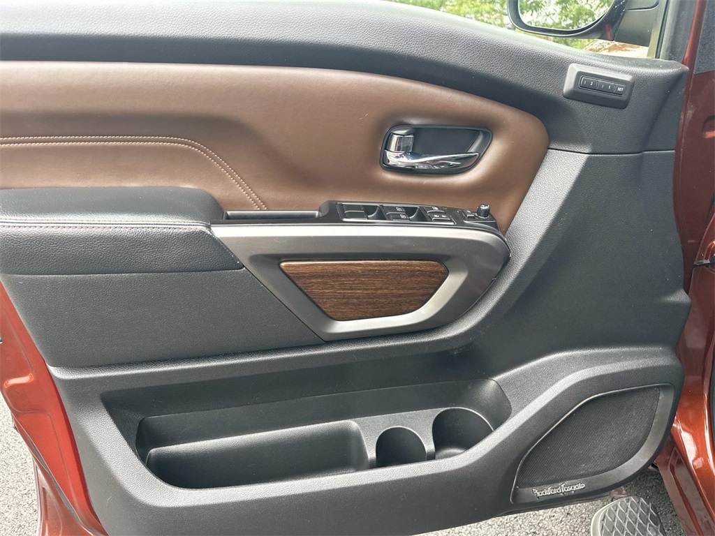 2017 Nissan Titan Platinum Reserve photo 24