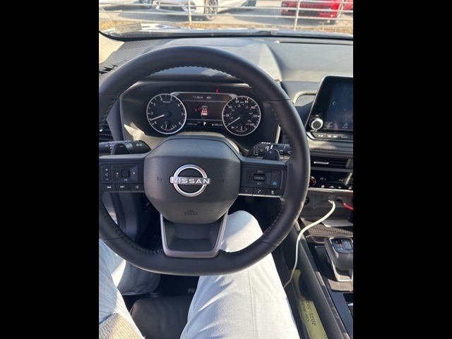 2025 Nissan Rogue SV's photo