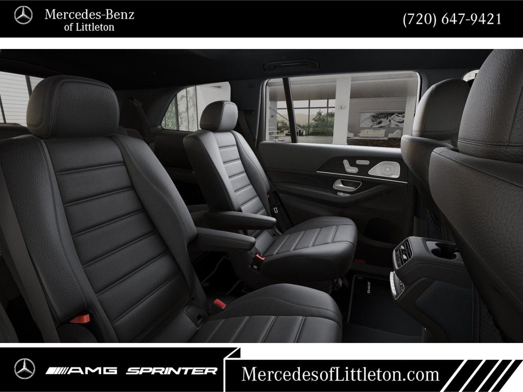2026 Mercedes Benz GLS 450 4MATIC photo 4