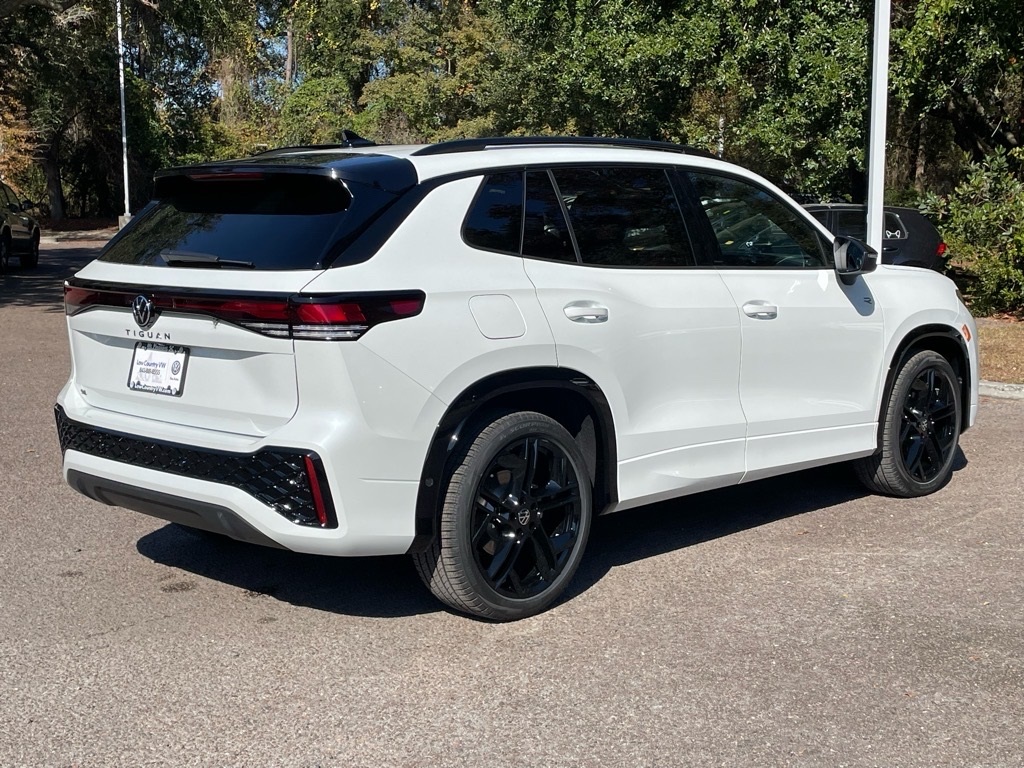 2026 Volkswagen Tiguan SE R-Line Black photo 2