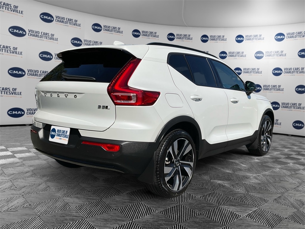 2023 Volvo XC40 AWD Ultimate photo 5