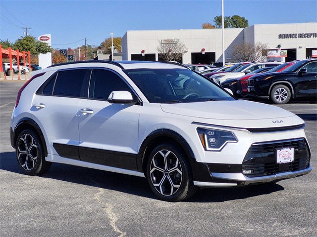 2023 Kia Niro SX Touring's photo