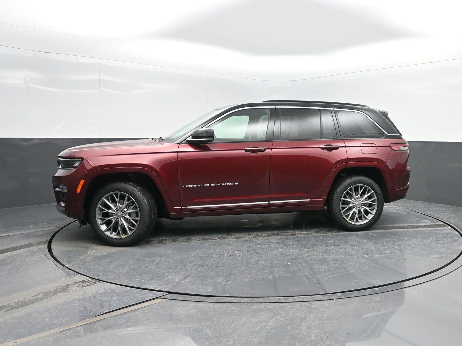 2025 Jeep Grand Cherokee Summit's photo