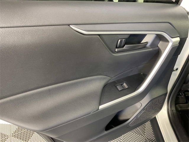 2022 Toyota RAV4 LE photo 20