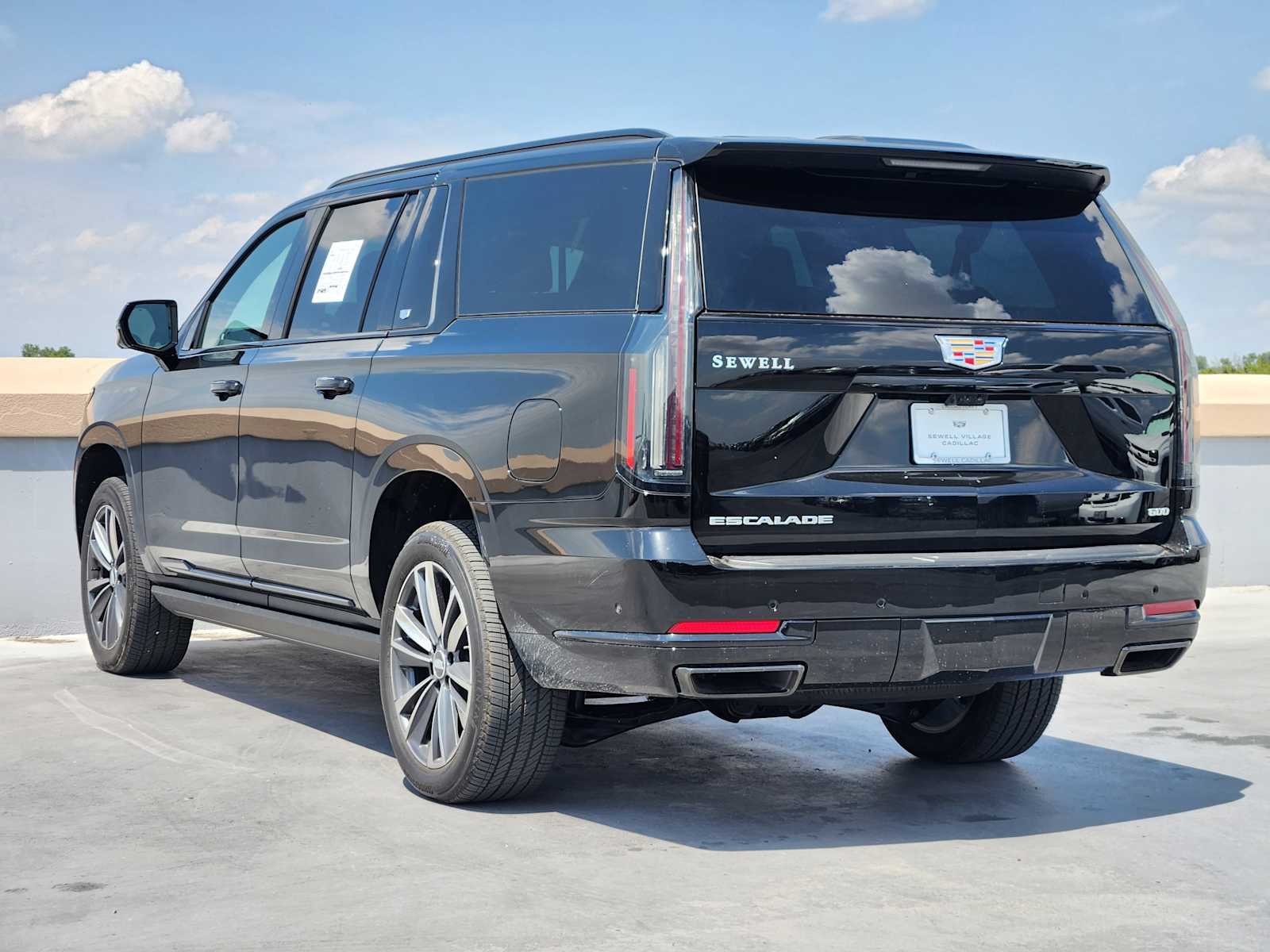 2025 Cadillac Escalade Sport photo 4