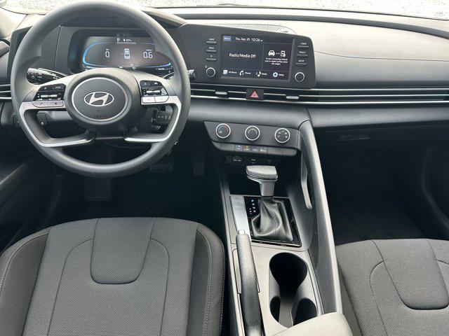 2025 Hyundai Elantra SE photo 19