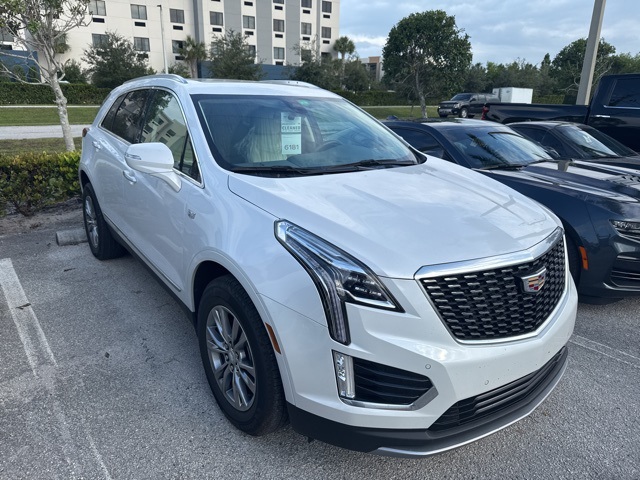 2022 Cadillac XT5 Premium Luxury photo 2