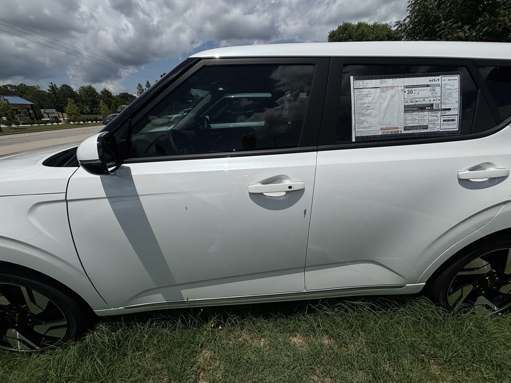 2025 Kia Soul GT-Line photo 4