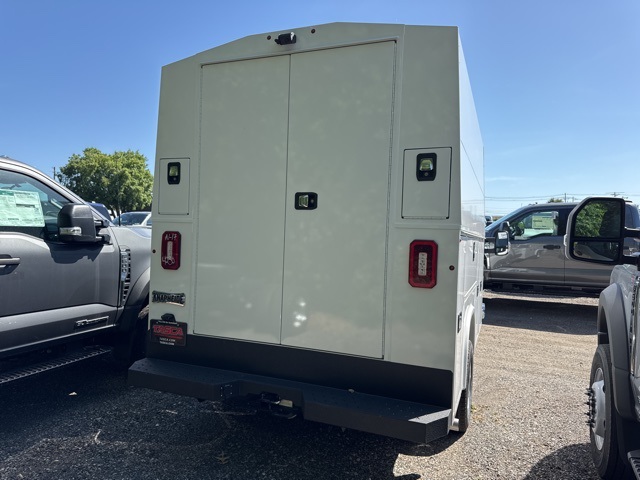 2024 Ford Transit Cutaway photo 4