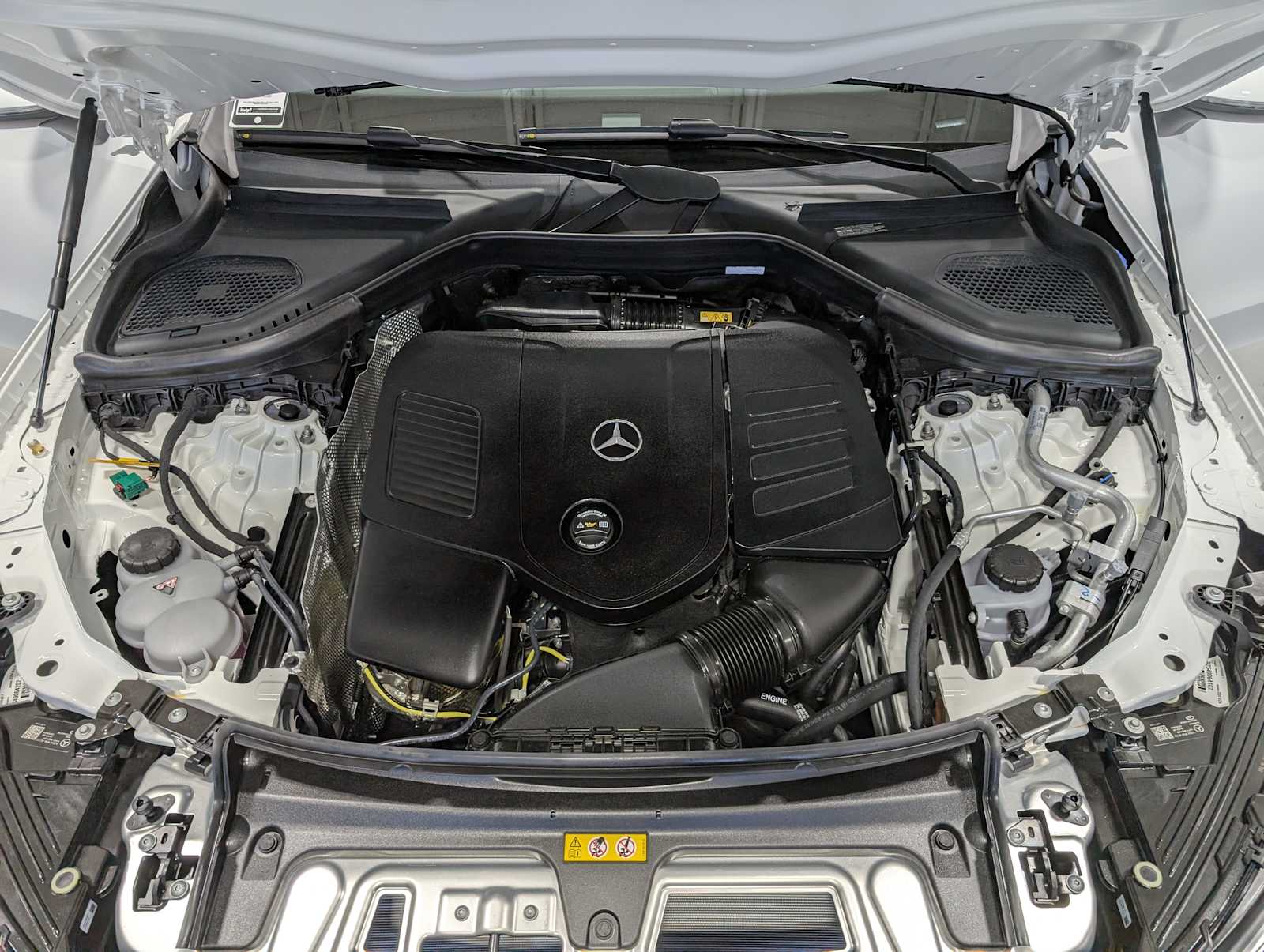 2025 Mercedes Benz GLC 350e 4MATIC photo 3