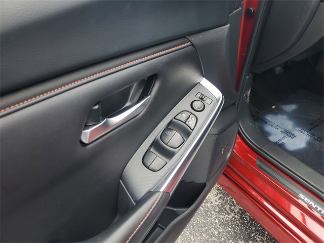 2023 Nissan Sentra SR photo 9
