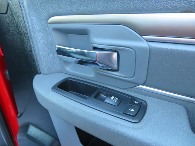 2016 Ram 1500 SLT photo 13