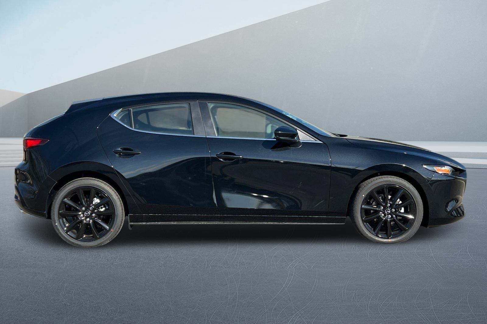 2025 Mazda Mazda3 Hatchback 2.5 Select Sport photo 2